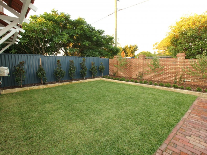 243 Huntriss Rd, Doubleview WA 6018