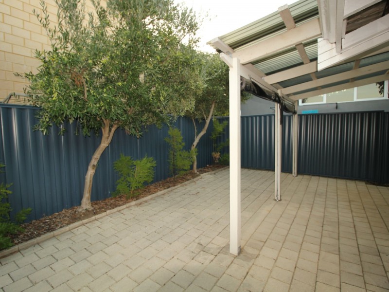 243 Huntriss Rd, Doubleview WA 6018