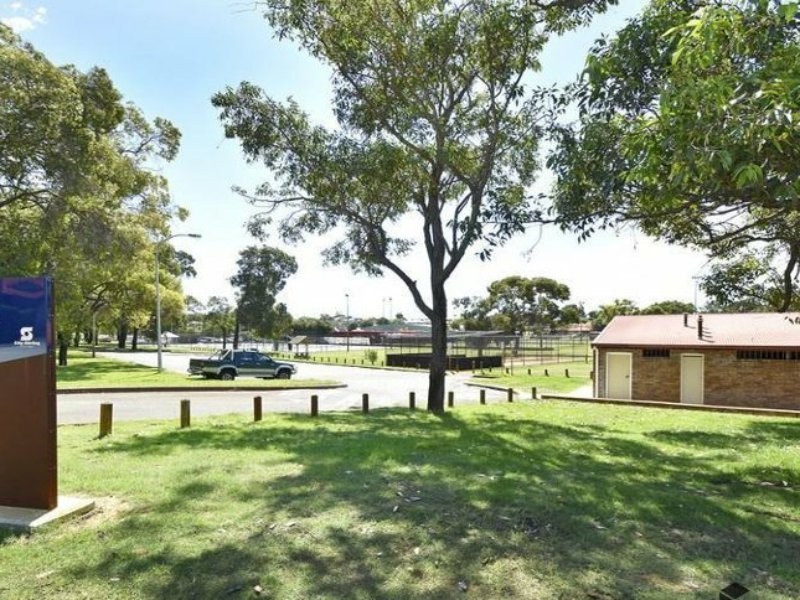 2/2 Crocker Rd, Innaloo WA 6018