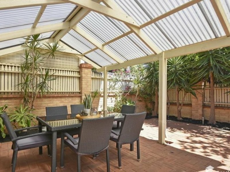 2/2 Crocker Rd, Innaloo WA 6018