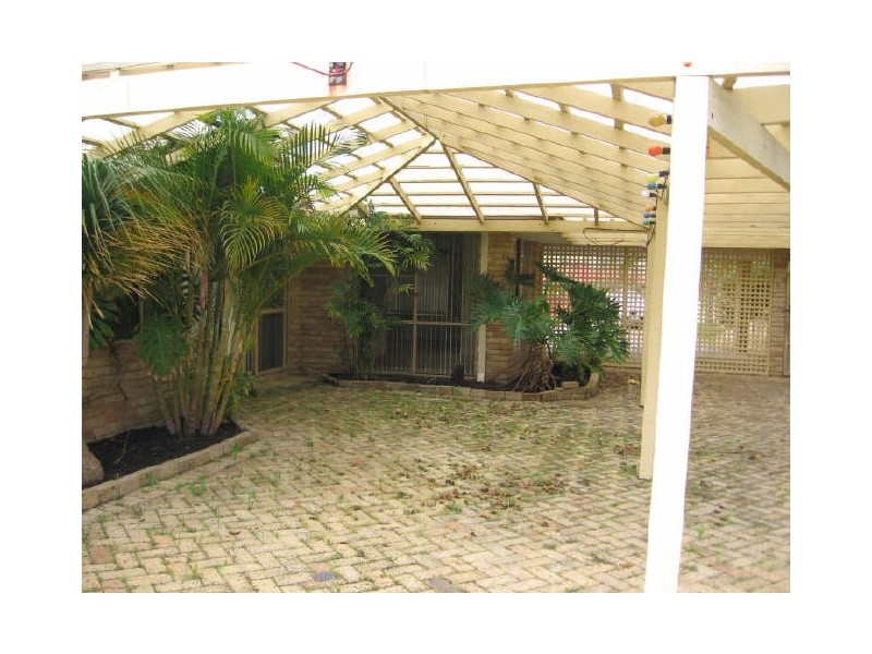 104 Le Souef Drive, Kardinya WA 6163