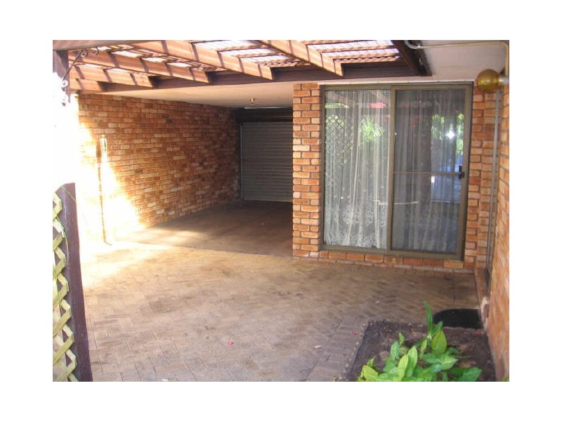 2/10 Kitchener Road, Melville WA 6156