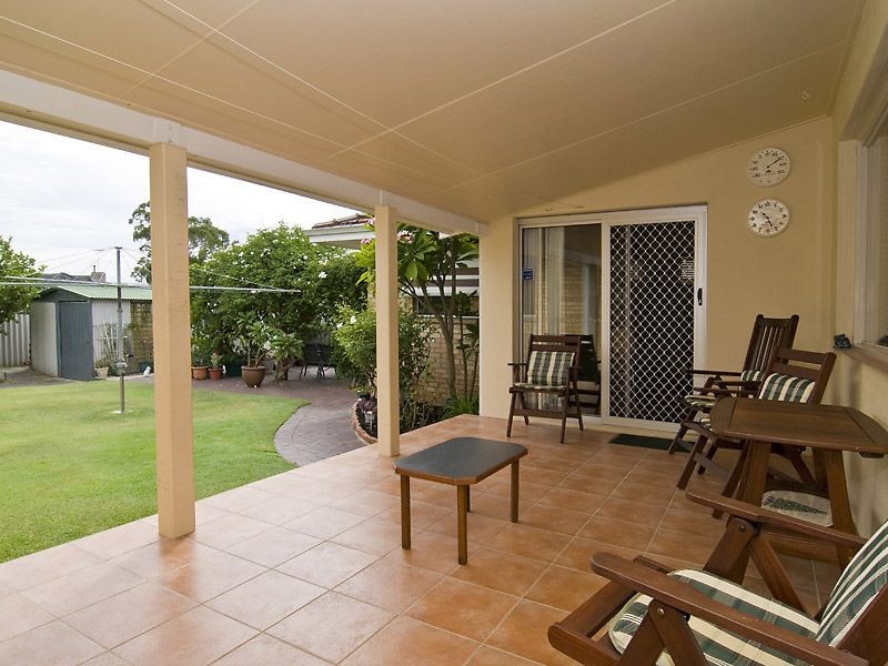 22 Windfield Street, Melville WA 6156