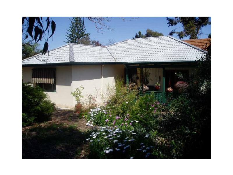 3 Redwood Crescent, Melville WA 6156