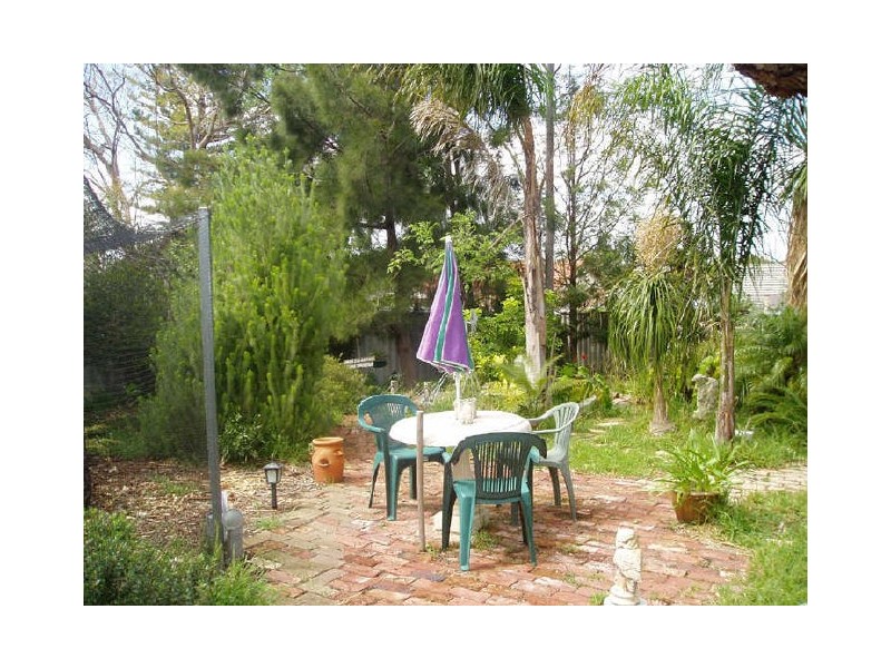 3 Redwood Crescent, Melville WA 6156