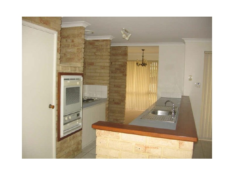 104 Le Souef Drive, Kardinya WA 6163