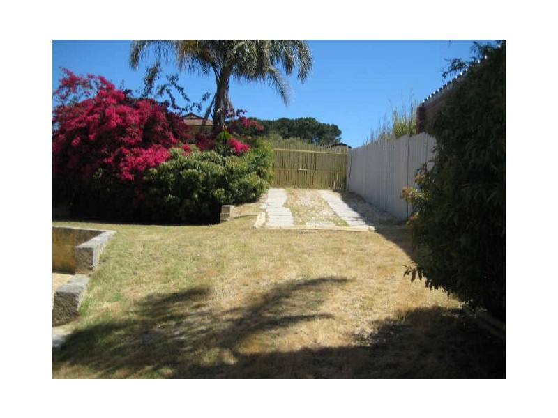 104 Le Souef Drive, Kardinya WA 6163