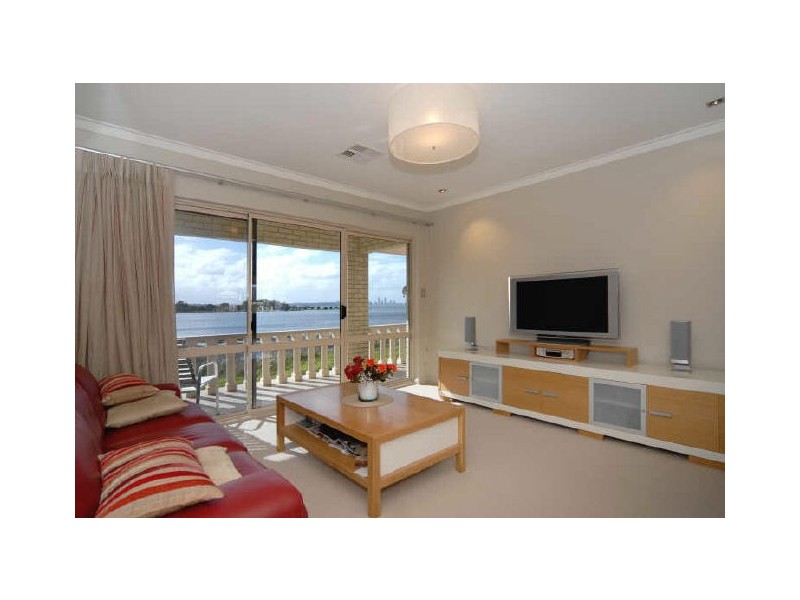 2/240 Burke Drive, Attadale WA 6156