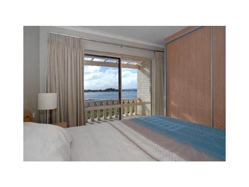 2/240 Burke Drive, Attadale WA 6156