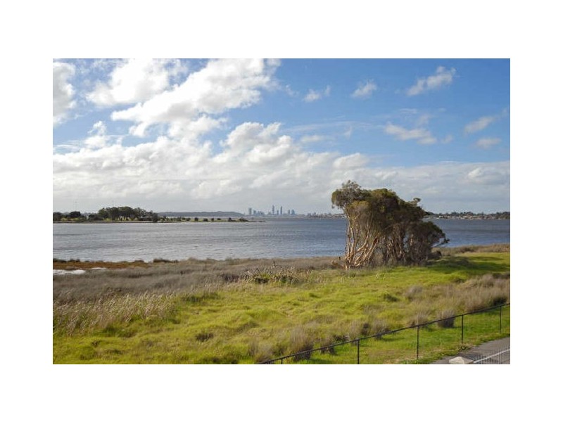 2/240 Burke Drive, Attadale WA 6156