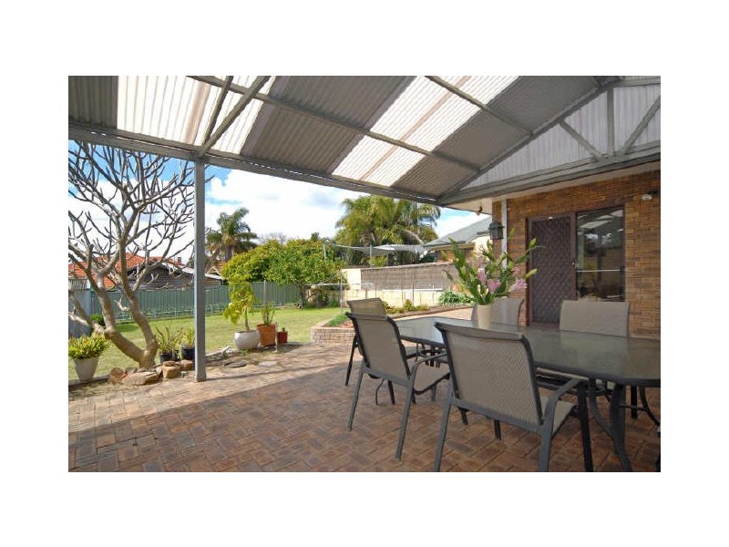 9 Davis Road, Attadale WA 6156