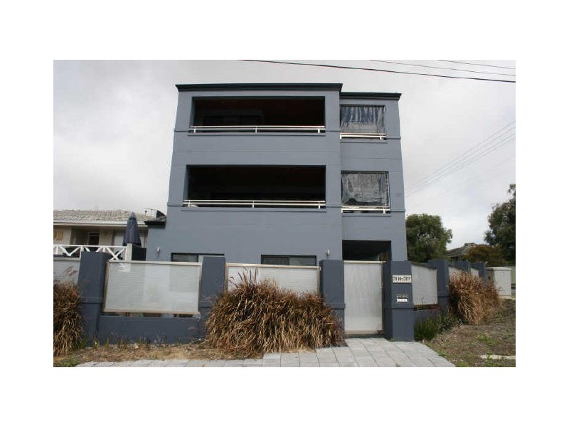 31 McCoy Street, Melville WA 6156