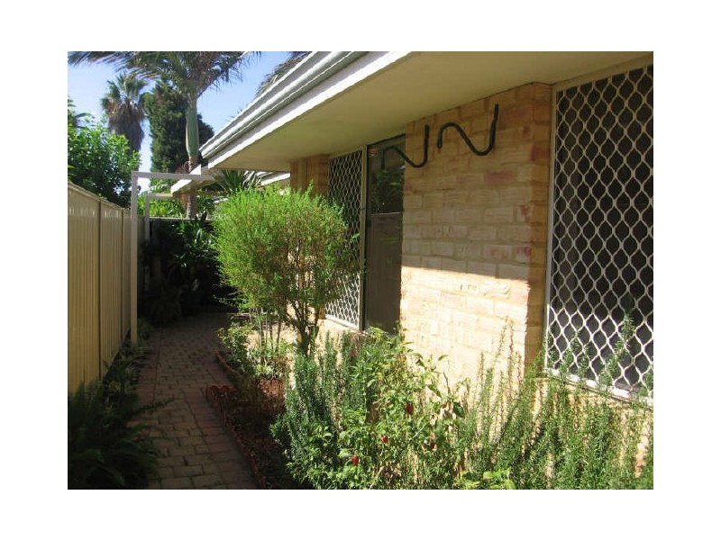 5/6 Groves Avenue, Attadale WA 6156