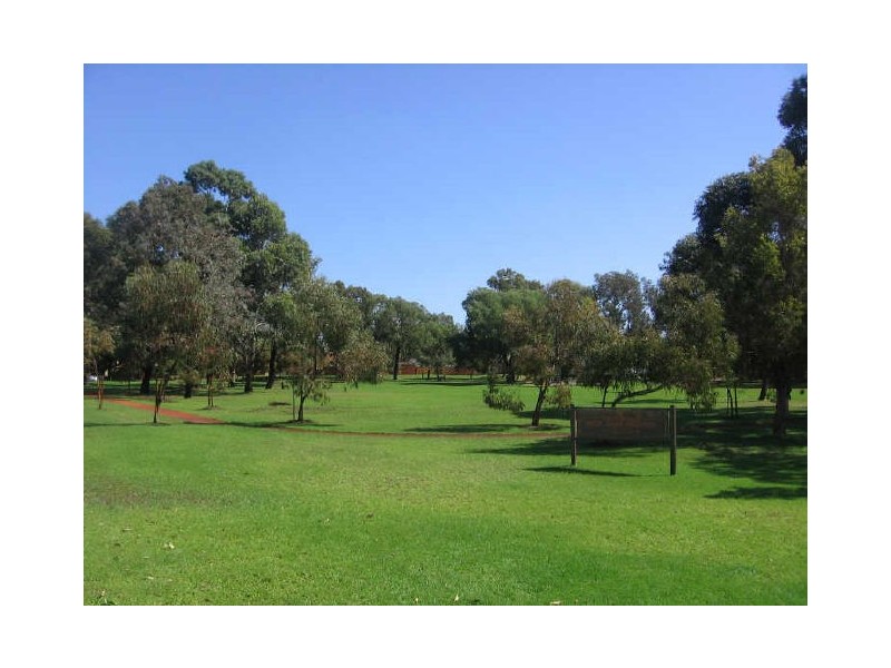 5/6 Groves Avenue, Attadale WA 6156