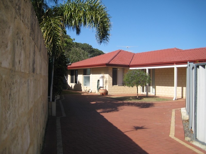 2/33 Harfoot Street, Willagee WA 6156