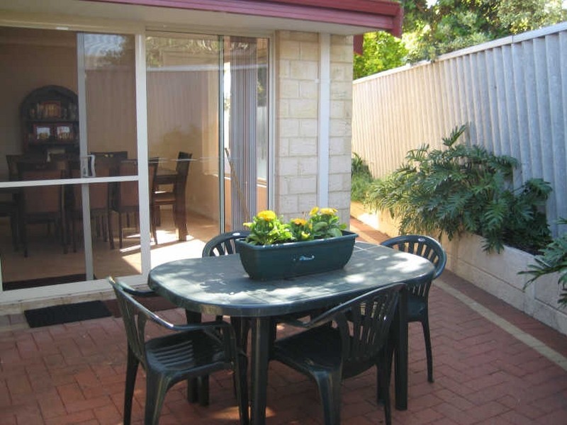 2/33 Harfoot Street, Willagee WA 6156