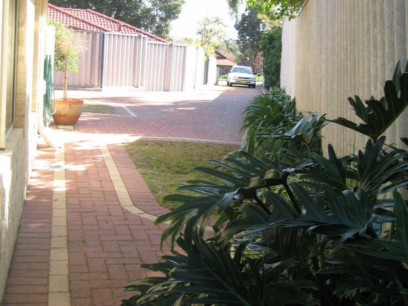 2/33 Harfoot Street, Willagee WA 6156