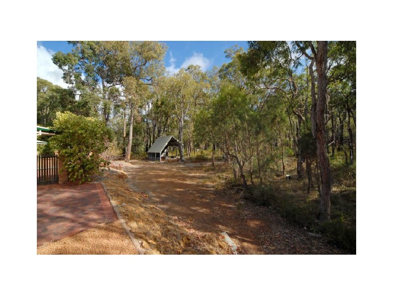 186 Mitchell Road, Bickley WA 6076