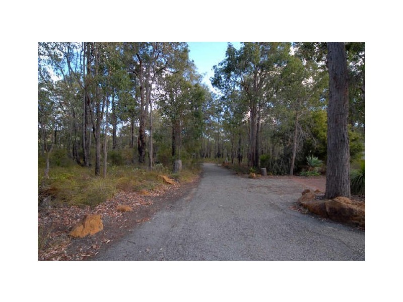 186 Mitchell Road, Bickley WA 6076