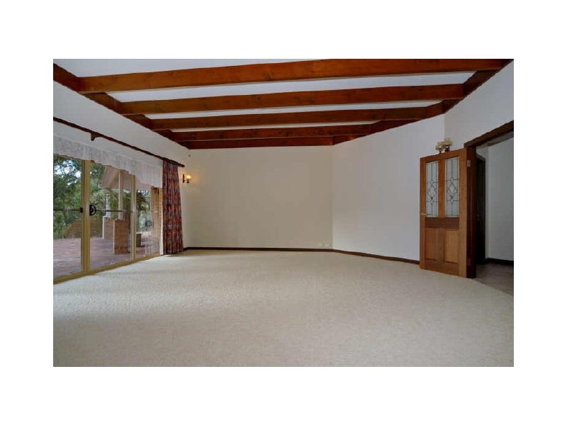 186 Mitchell Road, Bickley WA 6076