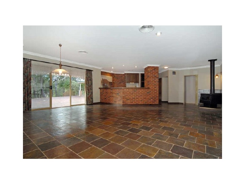 186 Mitchell Road, Bickley WA 6076