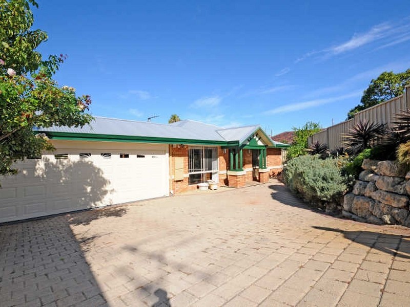 4A Yeovil Crescent, Bicton WA 6157
