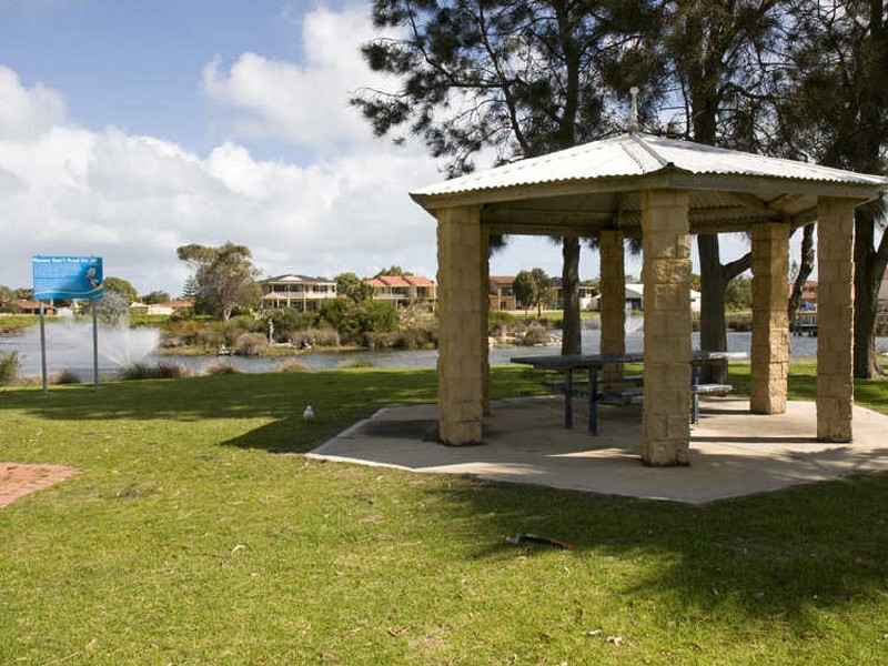 1/8 Fletcher Street, Rockingham WA 6168