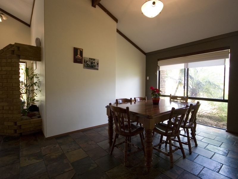 32 Holmes Road, Munster WA 6166