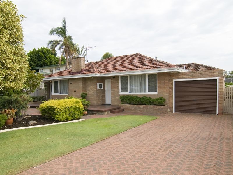 22 Windfield Road, Melville WA 6156