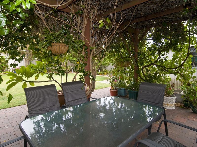 22 Windfield Road, Melville WA 6156