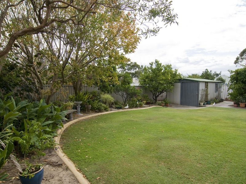 22 Windfield Road, Melville WA 6156