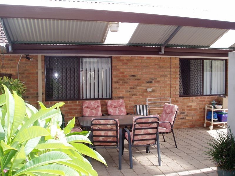 4/9 Luffingham Street, Melville WA 6156