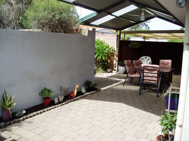 4/9 Luffingham Street, Melville WA 6156