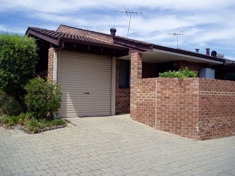 4/9 Luffingham Street, Melville WA 6156