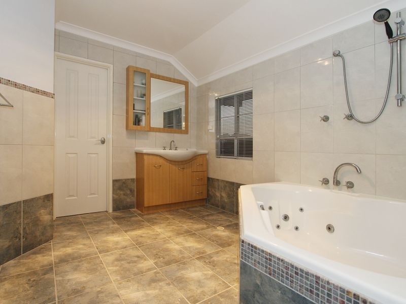 5 Potts Street, Melville WA 6156