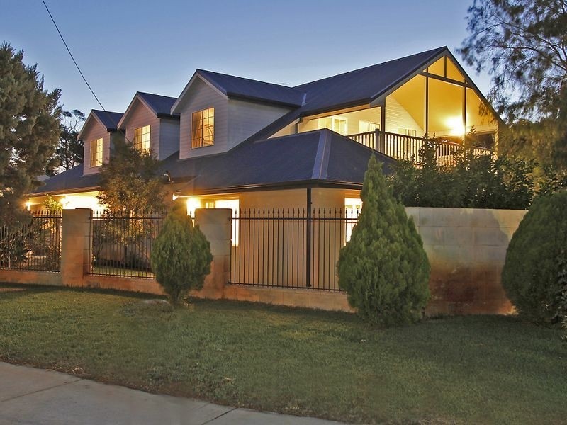 5 Potts Street, Melville WA 6156