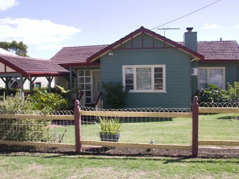 35 Zenobia Street, Palmyra WA 6157