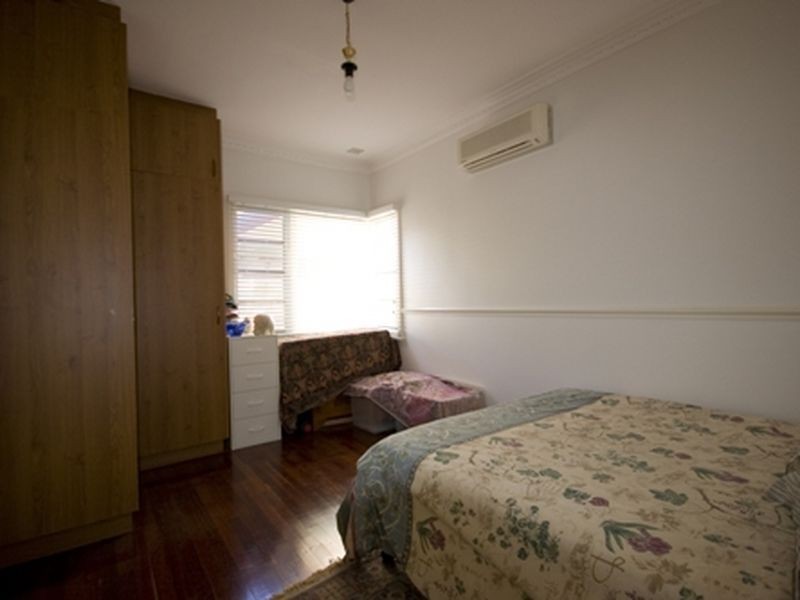 35 Zenobia Street, Palmyra WA 6157