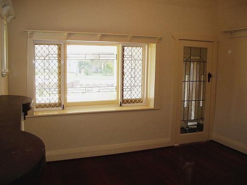 16A Kitchener Road, Melville WA 6156