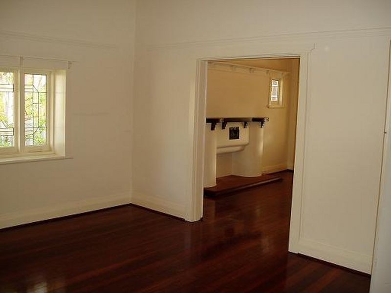 16A Kitchener Road, Melville WA 6156