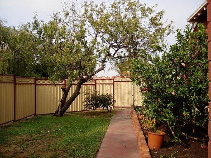 16A Kitchener Road, Melville WA 6156