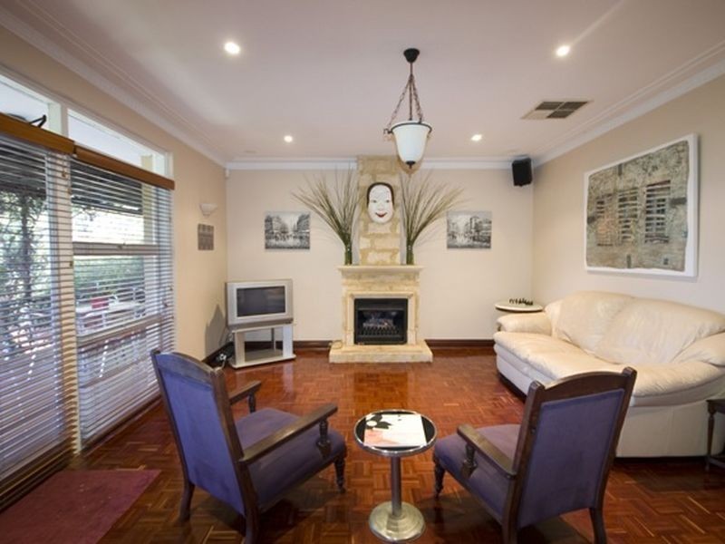 99 Coleman Crescent, Melville WA 6156