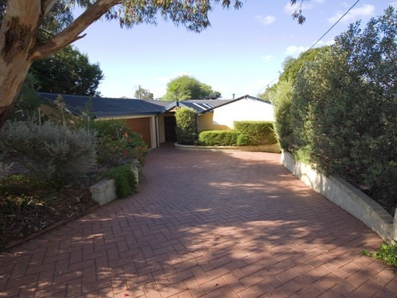 99 Coleman Crescent, Melville WA 6156