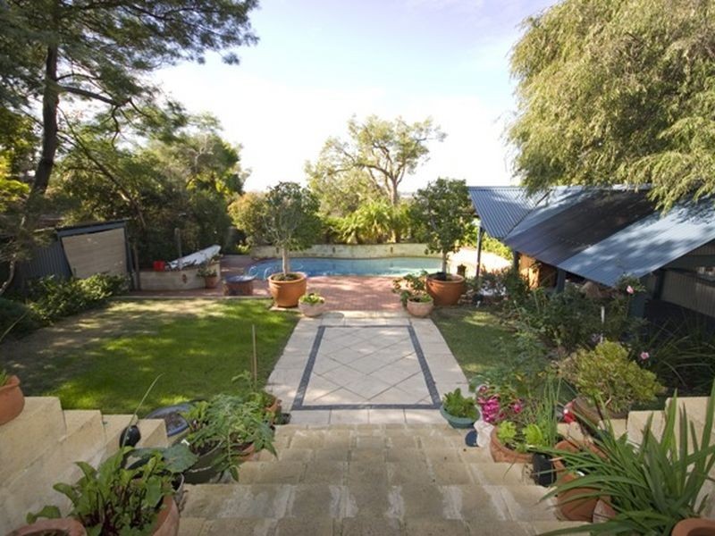 99 Coleman Crescent, Melville WA 6156