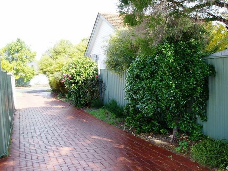 6B Brooksby Street, Melville WA 6156