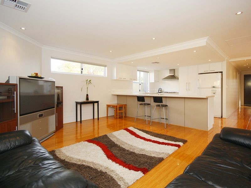 22 Northlake Road, Alfred Cove WA 6154