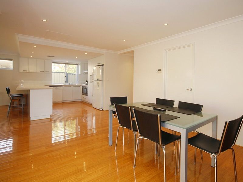 22 Northlake Road, Alfred Cove WA 6154