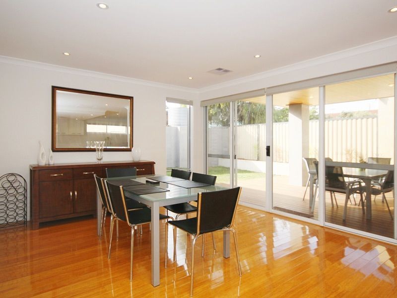 22 Northlake Road, Alfred Cove WA 6154