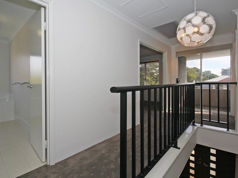 22 Northlake Road, Alfred Cove WA 6154