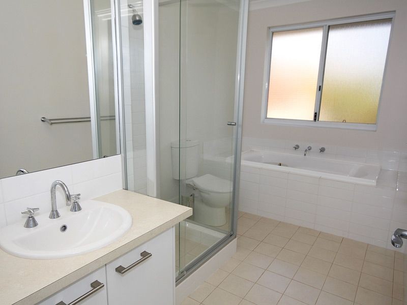 22 Northlake Road, Alfred Cove WA 6154